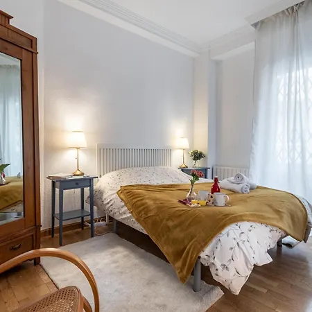 De Joaquin Costa Apartment *